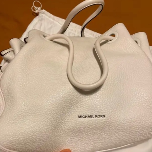 Micheal Kors, large leather tote - Picture 7 of 9